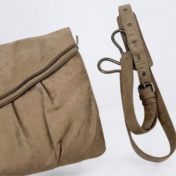 Matt & Nat taupe fabric envelope shoulder bag with zipper detail - Picture 5 of 12